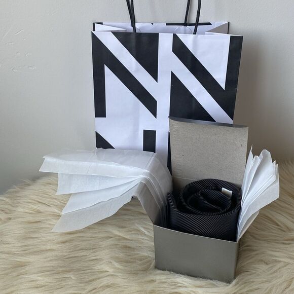 Michael Kors 100% Silk Tie New: perfect gift in Nordstrom box - Picture 1 of 5